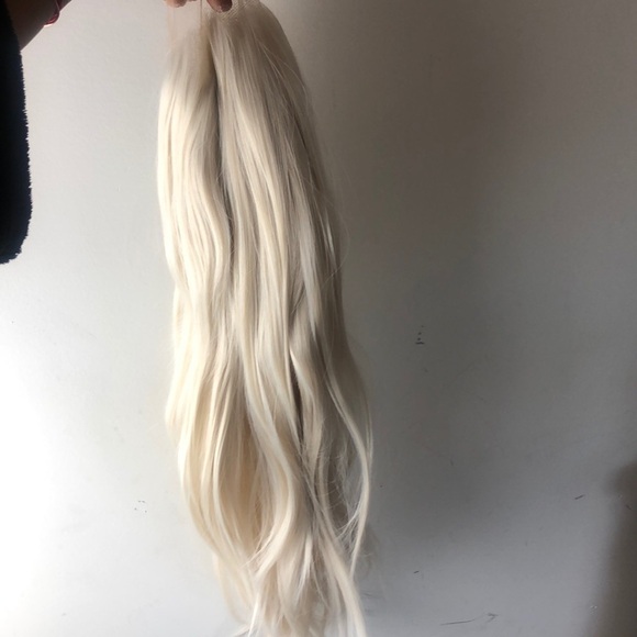 - - ?24” WHITE BLONDE STRAIGHT LACE FRONT WIG?
